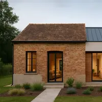 Ilustrasi Rumah Klasik di Pedesaan Tampak Kekinian (Sumber: ChatGPT)