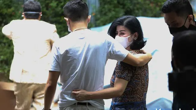 Potret Rumah Hotma Sitompul Pasang Pagar Pembatas Dengan Rumah Mertua. (Sumber: kapanlagi.com)