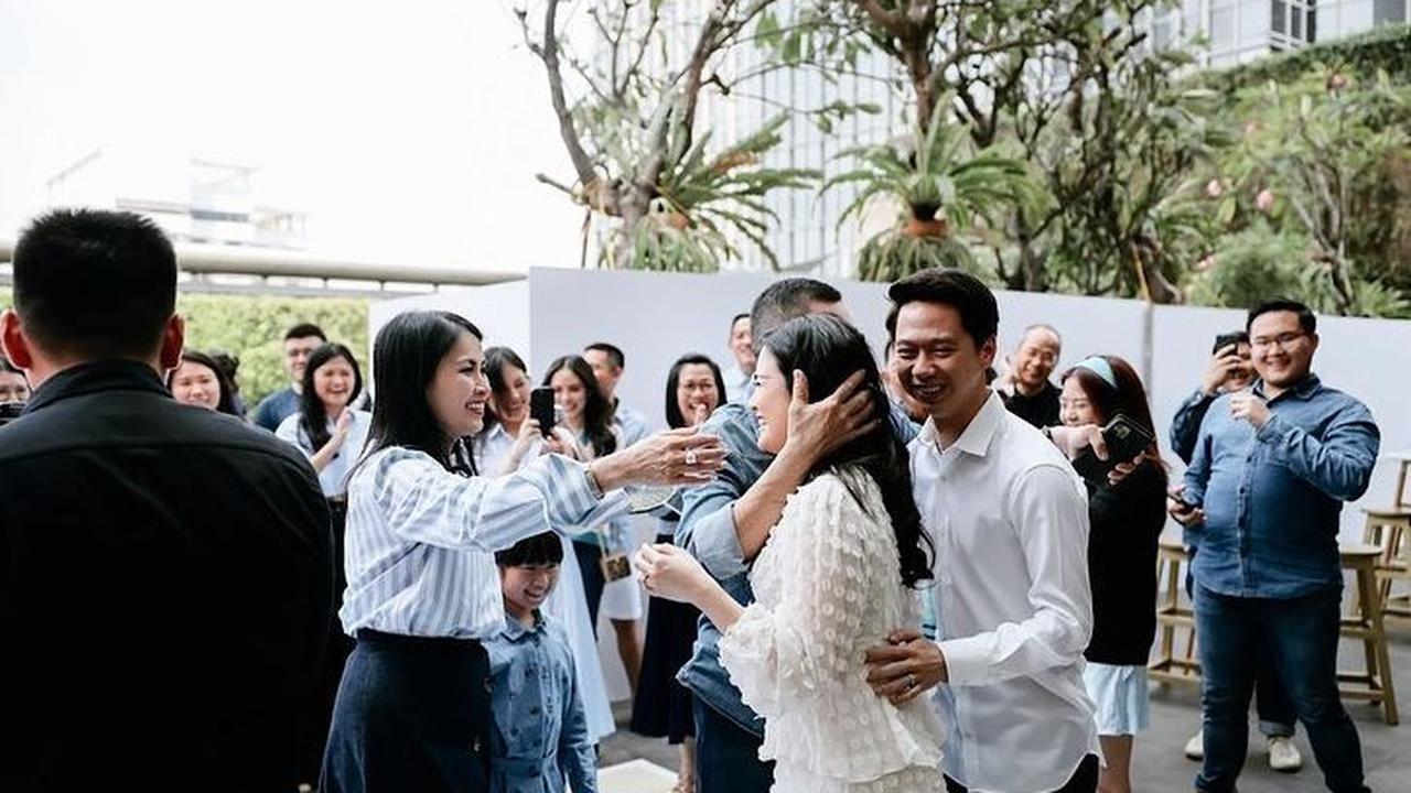 Tak sedikit netizen yang menyebut jika aura bumil begitu terpancar dari wajah Valencia Tanoe.