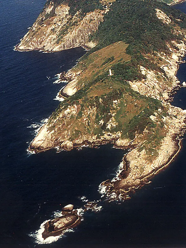 Ilha da Queimada Grande, Brazil (Wikimedia Commons)