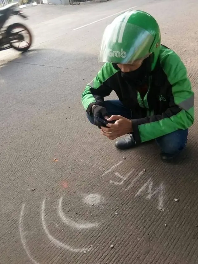 8 Tingkah Kocak Driver Ojek Online Kalau Lagi Tidak Ada Orderan
