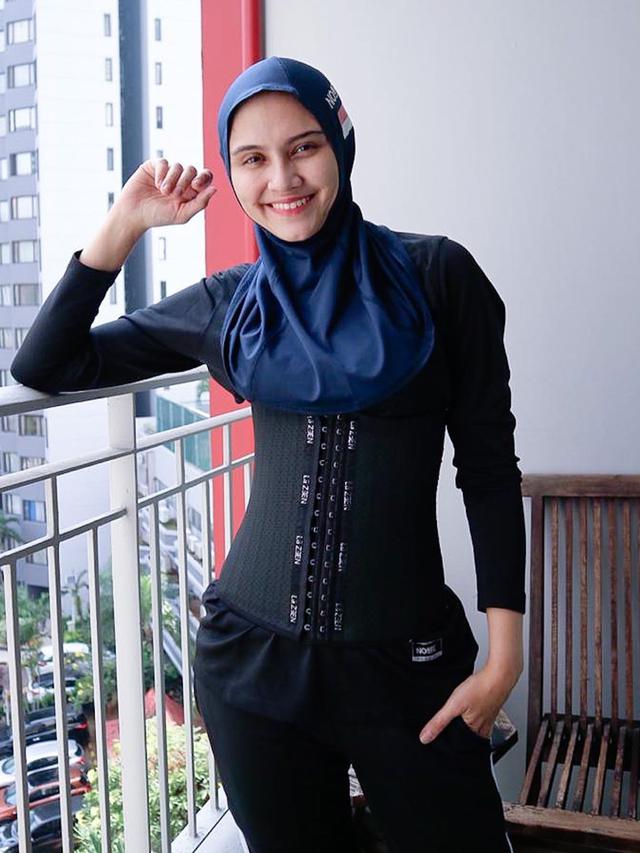 Zee Zee Shahab Ungkap Pentingnya Korset bagi Perempuan - News
