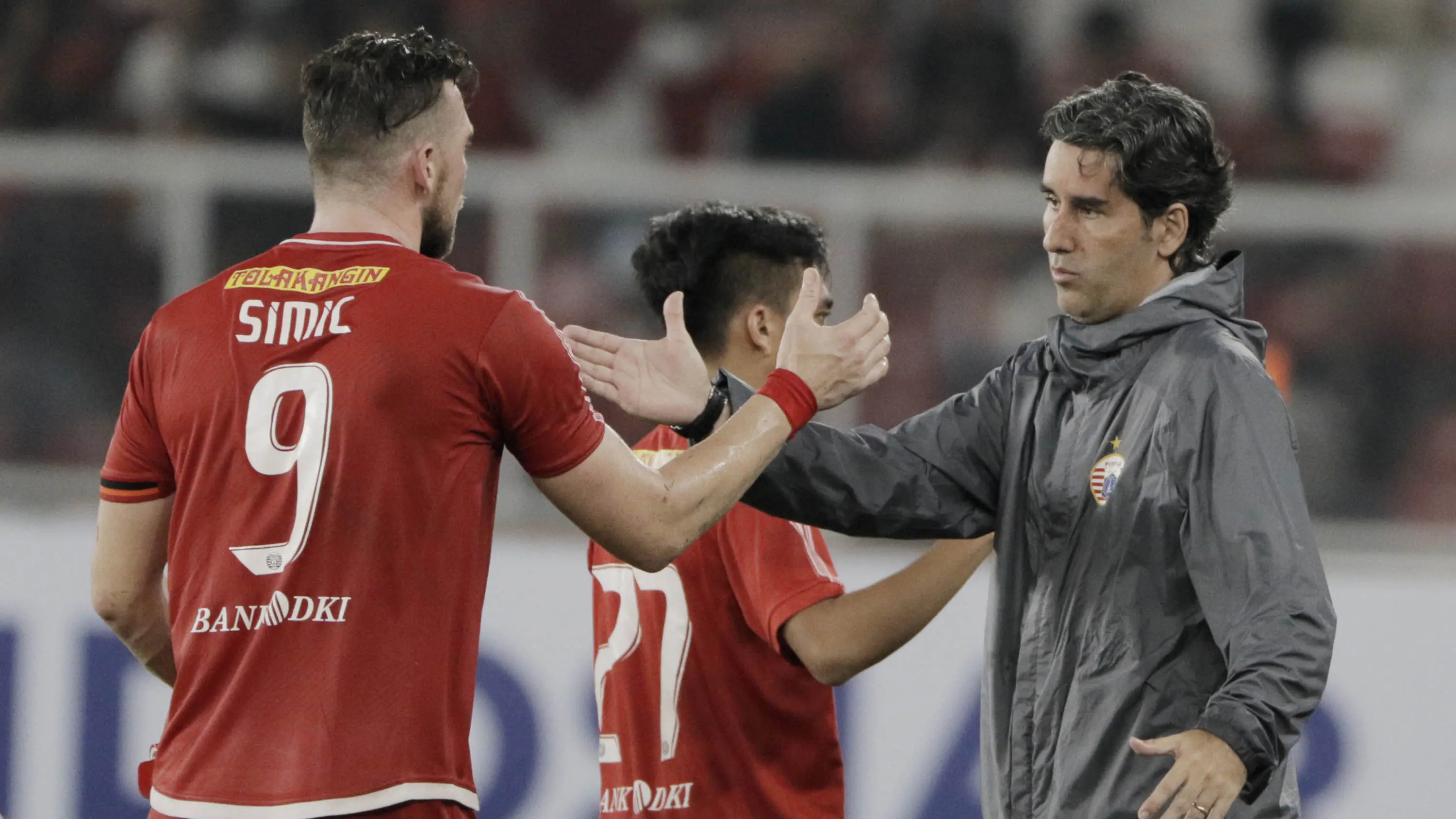 Pelatih Persija Jakarta, Stefano Cugurra Teco, saat melawan Borneo FC pada laga Liga 1 di SUGBK, Jakarta, Sabtu (14/4/2018). Persija menang 2-0 atas Borneo FC. (Bola.com/M Iqbal Ichsan)