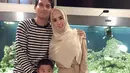 Tidak ada lagi kemesraan pasangan Lucky Hakim dan Tiara Dewi. Kemesraan berlangsung singkat hanya hitungan bulan. Gugatan cerai Lucky menjadi puncak kabar tak sedap belakangan ini. (Instagram/tiaradewireal)