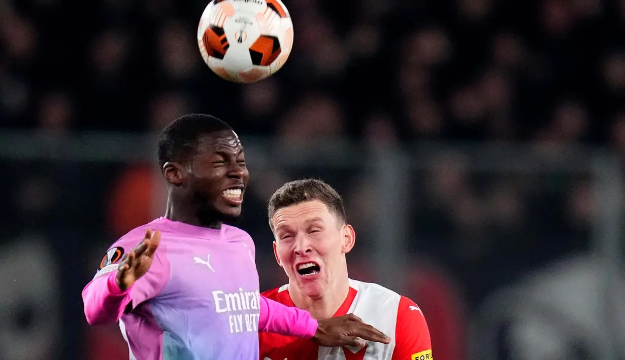 Tiga gol I Rossoneri masing-masing dicetak Christian Pulisic pada menit ke-33, Ruben Loftus-Cheek (36’), dan Rafael Leao (45+6’). (AP Photo/Petr David Josek)
