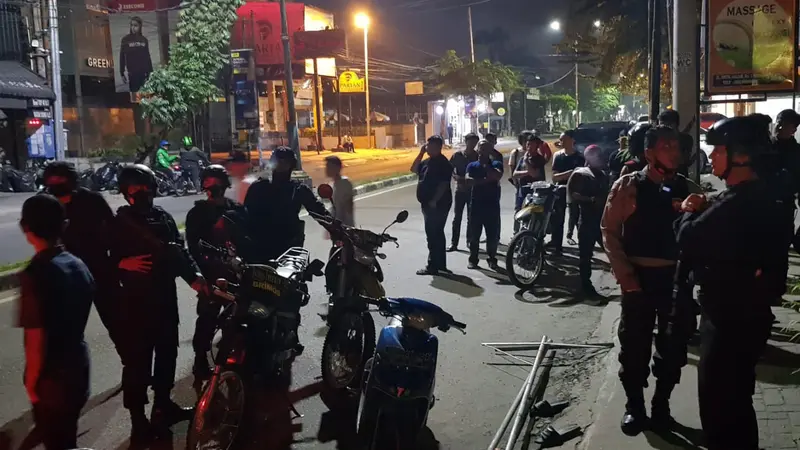 Maling plang reklame ditangkap warga