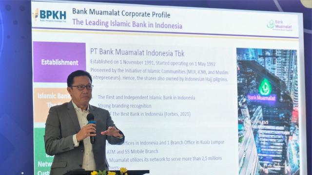 Direktur Utama PT Bank Muamalat Indonesia Tbk Achmad K. Permana memberikan sambutan di hadapan delegasi National Hajj Commission of Nigeria pada Senin, (10/10/2022) di Muamalat Tower, Jakarta Selatan. (Dok Muamalat)