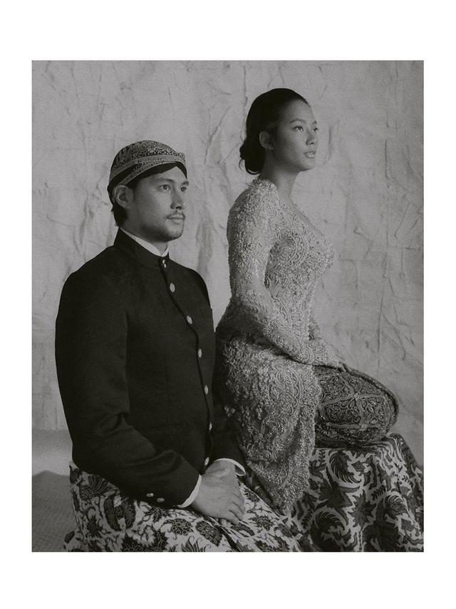 7 Potret Post Wedding Tara Basro dan Daniel Adnan, Kental Nuansa Adat