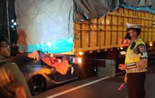 Porsche Ringsek Tabrak Truk di Tol Dalam Kota, Harganya Fantastis