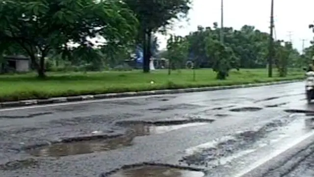 [VIDEO] Rusak Akibat Banjir, Jalur Pantura Belum Juga Diperbaiki
