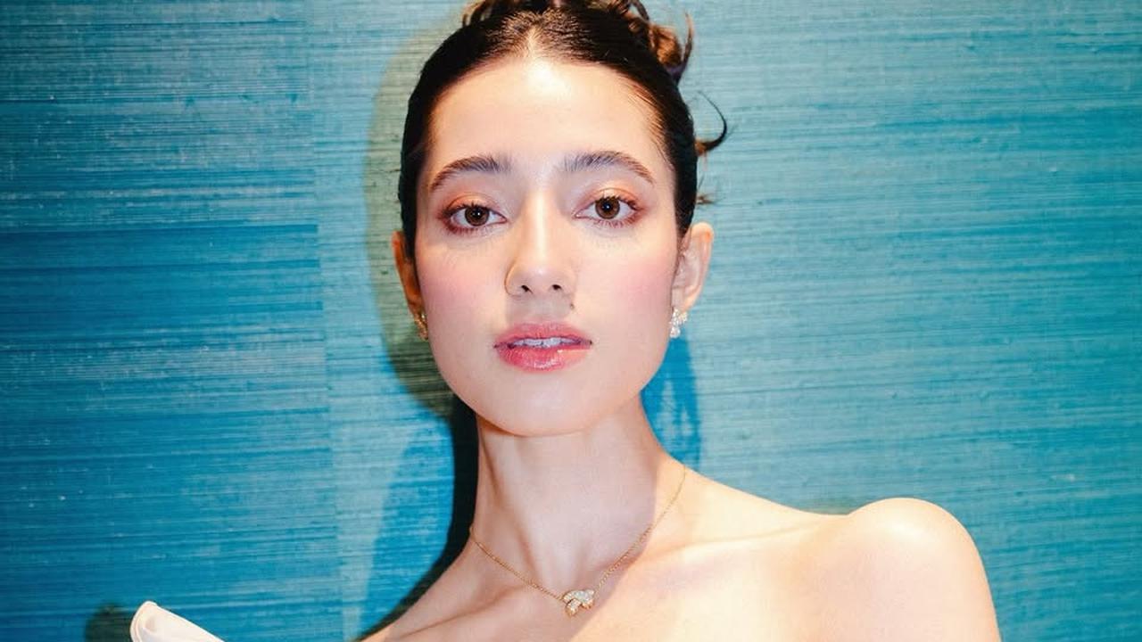7 Tampilan Menawan Ameera Khan Pacar Jefri Nichol dengan Outfit Putih, Fashionable Abis