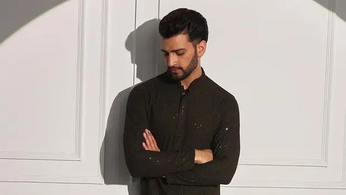 Selain Baju Koko, Ini 4 Tren Busana Pria Muslim Populer 2025 yang Perlu Kamu Coba
