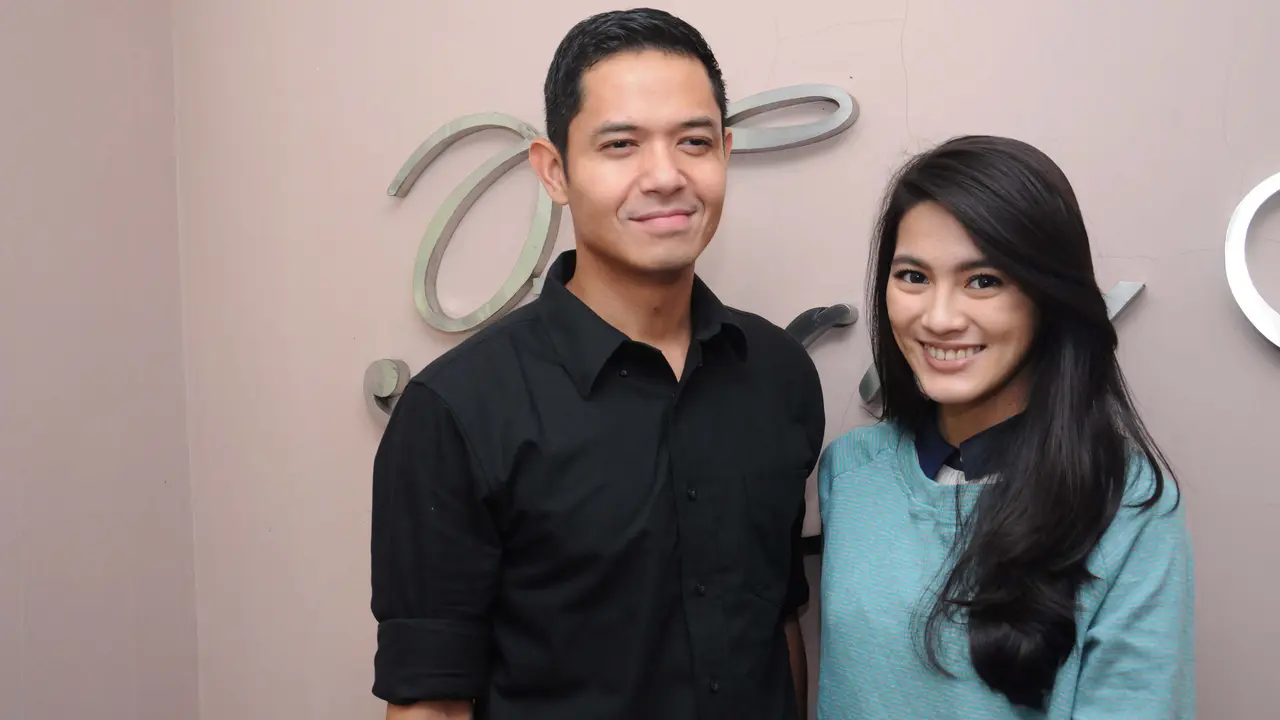 [FOTO] Dude Fitting Baju Pengantin