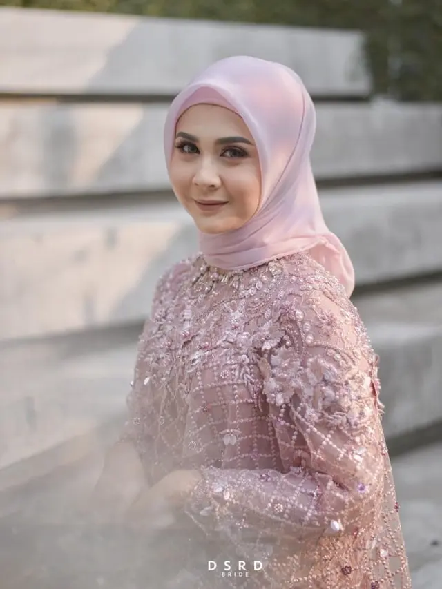 enampilan Menawan 6 Seleb Wanita di Hari Pertunangannya