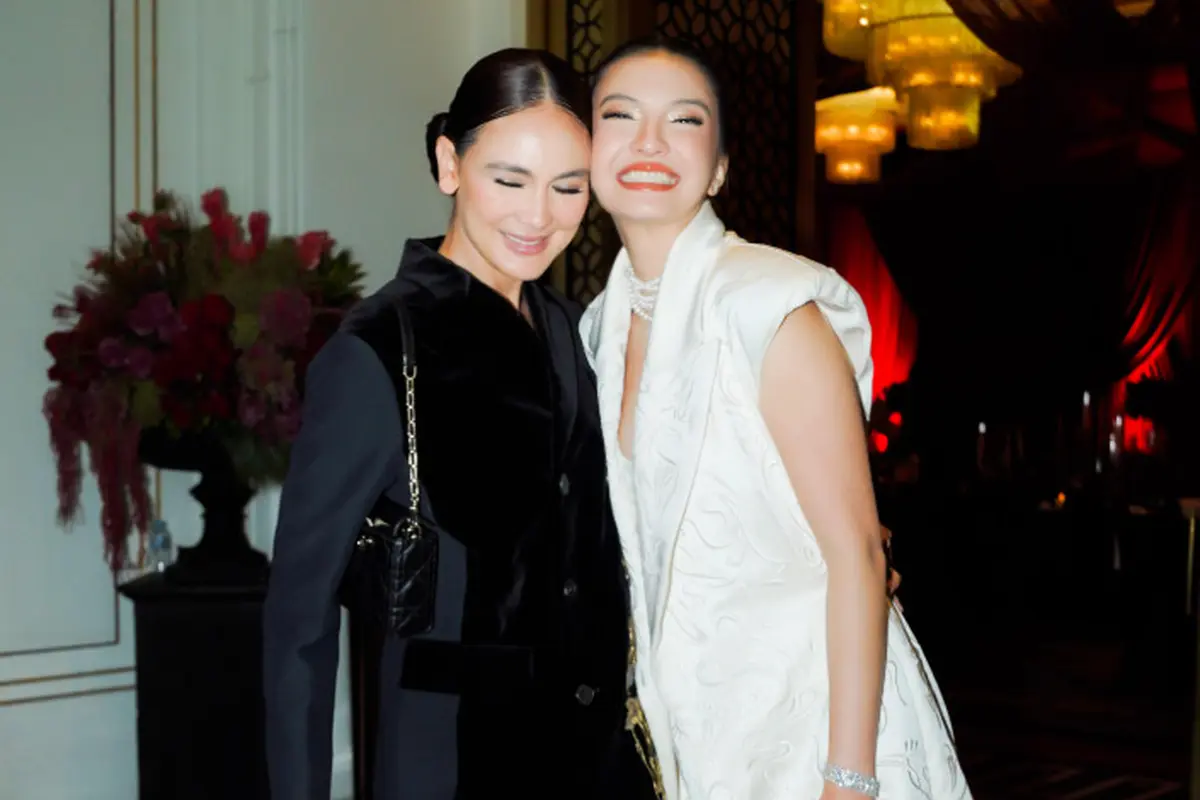 Luna Maya Serahkan Jabatan Presiden Jomblo Indonesia ke Raline Shah, Tampil Glamor dengan Busana yang Kontras