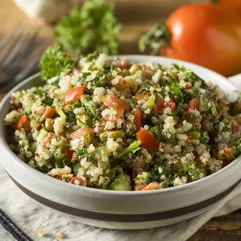 Resep Herb-Infused Quinoa Salad Segar dan Sehat./Copyright depositphotos.com/bhofack2