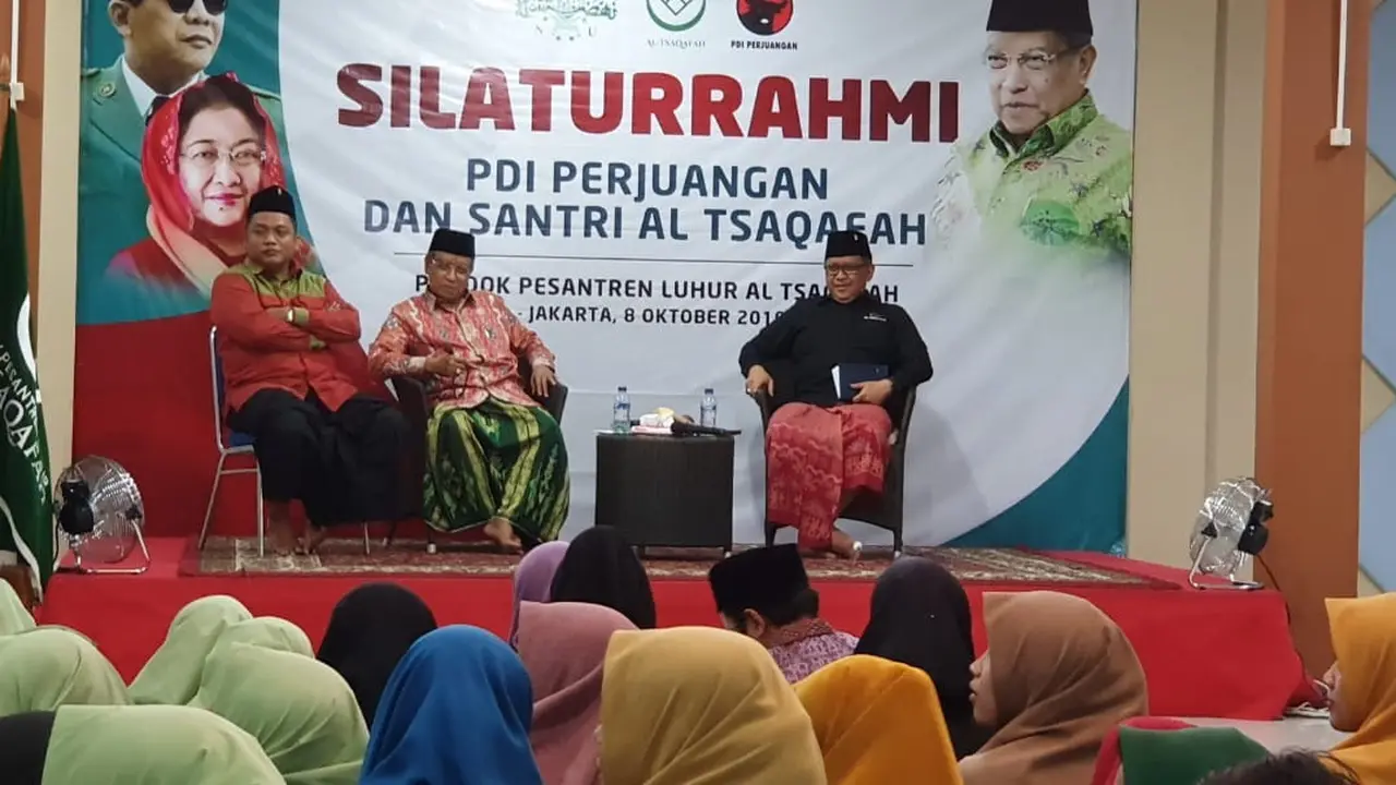 Sekjen DPP PDIP Hasto Kristiyanto mendatangi pesantren binaan Ketua Umum PBNU Said Aqil Siradj.