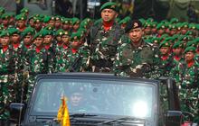 Panglima TNI Kehadiran 'The Beatles' di Rumahnya, Gayanya Santai saat Ngajak Berkeliling