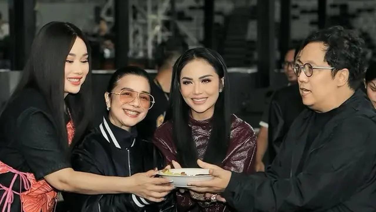 Gaya Kompak Tiga Diva Krisdayanti, Ruth Sahanaya, dan Titi DJ  di Satu Panggung, Tampil Energik di Usia 50an