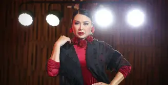 Sosok Diva dalam diri Titi Dj dan perjalanan Karir selama 3,5 dekade berkarya.