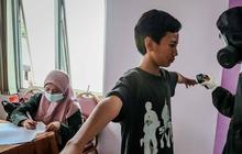 FOTO: Warga Cikande Jalani Pemeriksaan Sebelum  Direlokasi Usai Temuan Paparan Radioaktif Cs-137