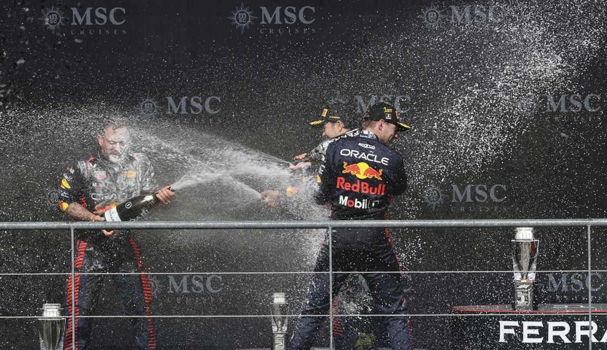 Pembalap Red Bull Racing, Max Verstappen, melakukan selebrasi setelah memenangkan balapan seri ke-12 Formula 1 GP Belgia 2023 di Sirkuit Spa-Francorchamps, Stavelot, Belgia, Minggu (30/7/2023). (AP Photo/Geert Vanden Wijngaert)