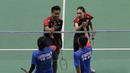 Pasangan PB Djarum, Tontowi Ahmad dan Gloria Emanuelle, pada laga Kejurnas PBSI di Britama Arena, Jakarta, Rabu (19/12). Bintang Bulutangkis Indonesia beradu aksi dengan membela klub nya masing-masing. (Bola.com/M Iqbal Ichsan)