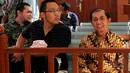 Mantan Dirjen Pajak, Hadi Poernomo (kanan) kembali menjalani sidang lanjutan praperadilan dengan agenda penyerahan berkas dan barang bukti oleh kuasa hukum KPK di Pengadilan Negeri Jakarta Selatan, Selasa (19/5/2015).  (Liputan6.com/Yoppy Renato)
