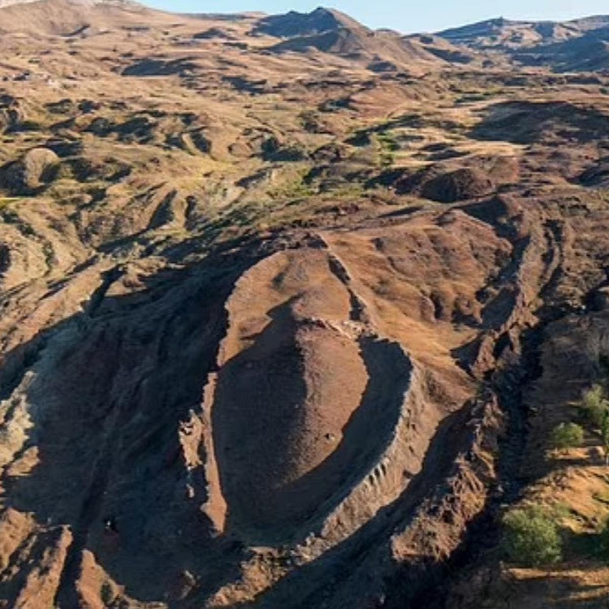 Gundukan berbentuk perahu di Gunung Ararat