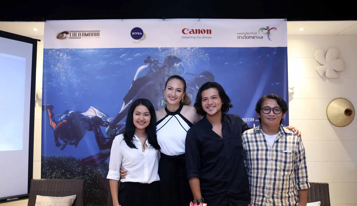 Labuan Hati yang akan dirilis pada 6 April 2017 itu dibintangi oleh tiga perempuan, Nadine Chandrawinata, Kelly Tandiono, dan Ully Triani. Selain itu juga ada Ramon Y Tungka. (Nurwahyunan/Bintang.com)