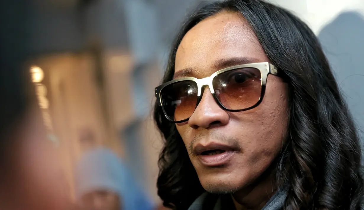 Aming resmi menikahi Eveline Nada Anjani perempuan yang dikenalnya sejak setahun belakangan. Pasangan ini juga menjalani pacaran secara diam-diam tanpa terendus oleh media. (Adrian Putra/Bintang.com)