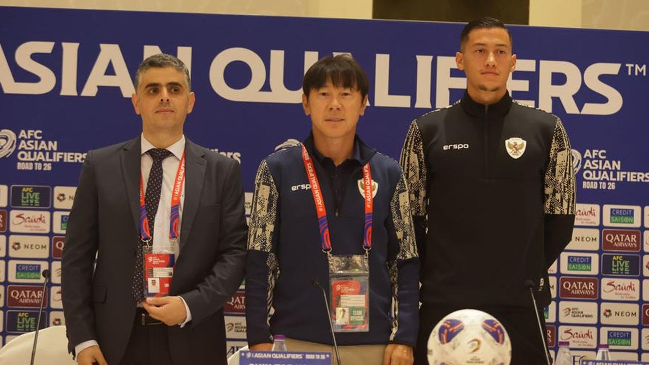 Manajer Timnas Indonesia menanggapi isu Jay Idzes jadi kapten saat melawan Arab Saudi di Kualifikasi Piala Dunia 2026, sebut keputusan belum