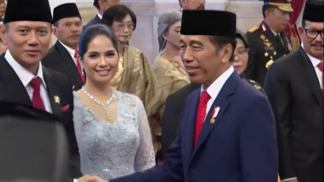 Jokowi Bertemu Surya Paloh<br>