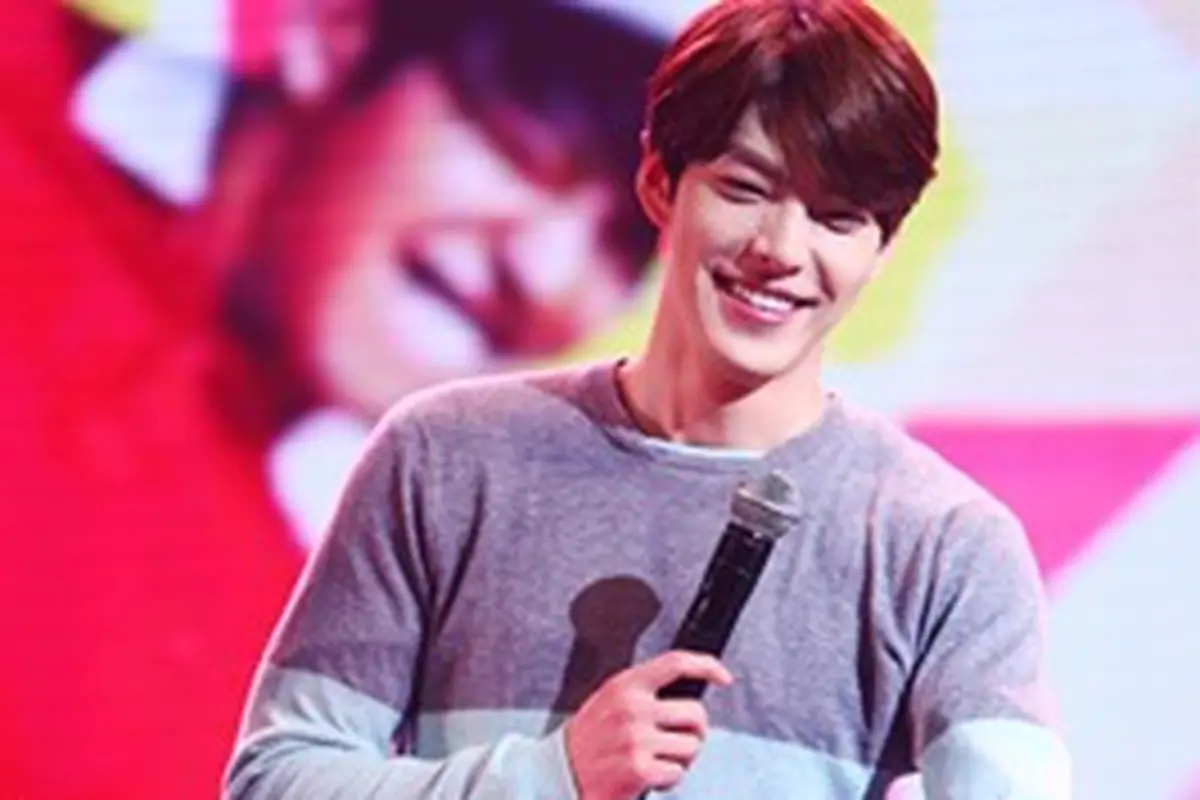 Pesona Kim Woo Bin yang Berdebur di Thailand