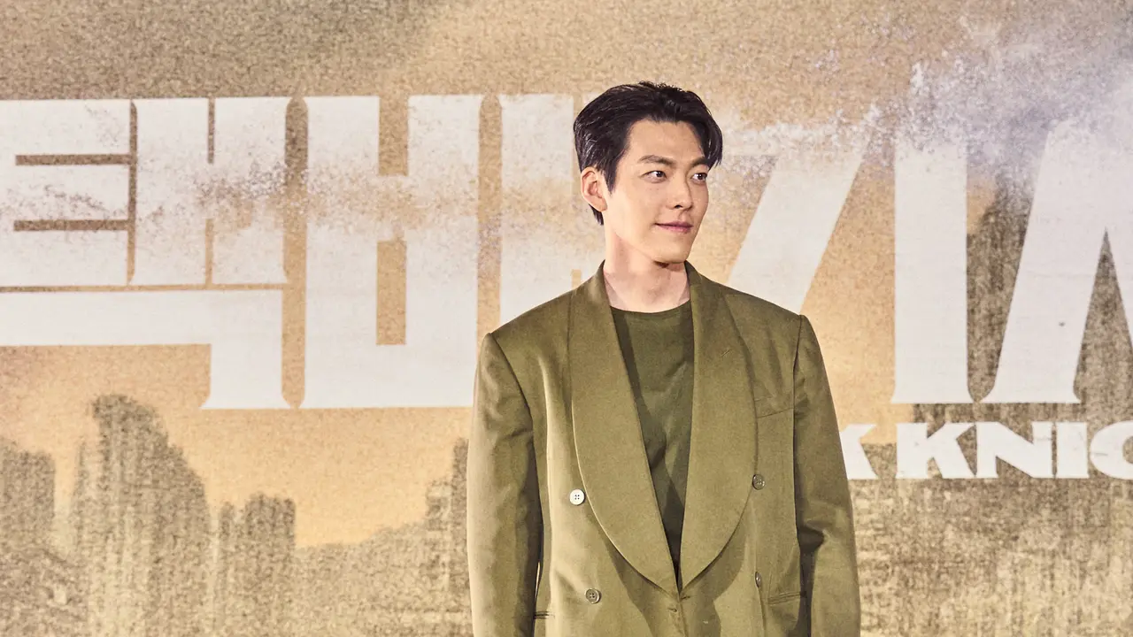 Kim Woo Bin dalam konferensi pers serial "Black Knight", Rabu (10/5/2023). (Foto: Netflix)