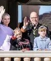Pangeran Albert dari Monako dan istrinya, Putri Charlene, tampil penuh gaya untuk merayakan Hari Nasional negara itu pada hari Selasa, 19 November, anak kembar mereka yang berusia 9 tahun benar-benar mencuri perhatian. [Instagram/ @palaisprincierdemonaco]