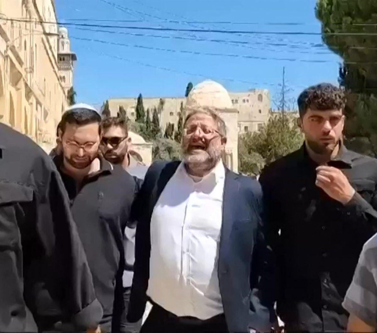 Menteri Keamanan Nasional Israel Itamar Ben Gvir menjadi sorotan karena ulahnya mengajak ribuan umat Yahudi menyerbu kompleks Masjid Al Aqsa, Yerusalem, pada 13 Agustus 2024. Dia mengajak sekitar 2.000 umat Yahudi untuk beribadah di kompleks Masjid Al Aqs