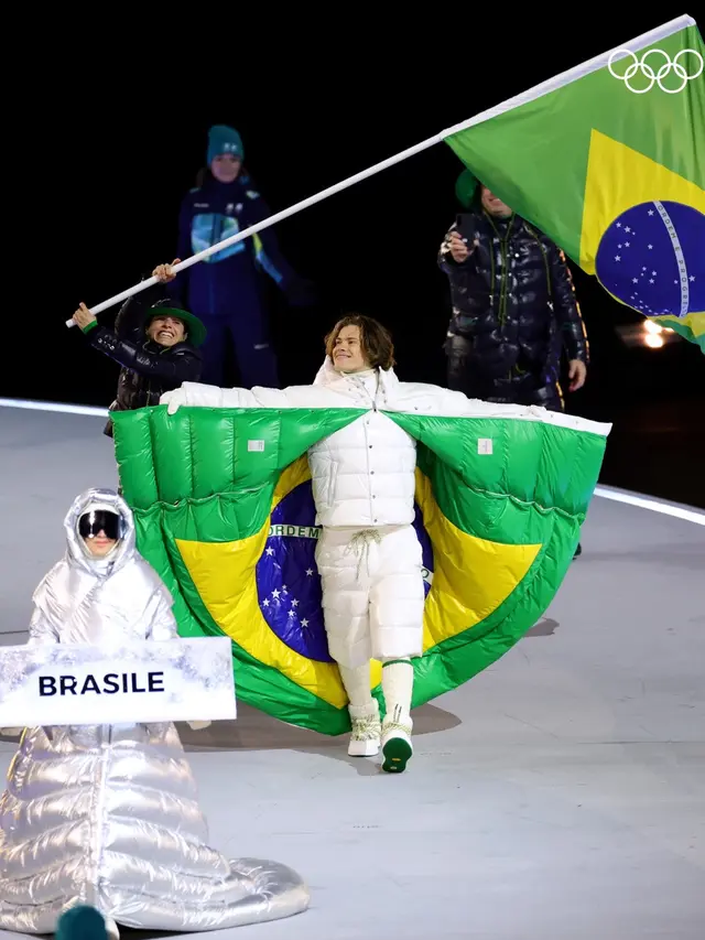 Deretan Kostum Defile Terbaik di Pembukaan Winter Olympics 2026, Dirancang Ralph Lauren hingga Emporio Armani