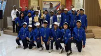 Menteri Pemuda dan Olahraga (Menpora) RI, Dito Ariotedjo, menerima audiensi tim SKF Indonesia Akademi Persib Cimahi (APC) yang berhasil menjadi juara Gothia Cup 2025 di Swedia. (Bola.com/Dok.Istimewa).