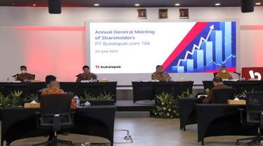Dalam kegiatan Rapat Umum Pemegang Saham Tahunan (RUPST), Jumat, (24/6/2022) membahas empat agenda yang berkaitan dengan kinerja perusahaan Bukalapak. (Foto: Bukalapak)