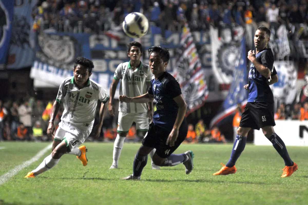 Surabaya United vs Arema Cronus