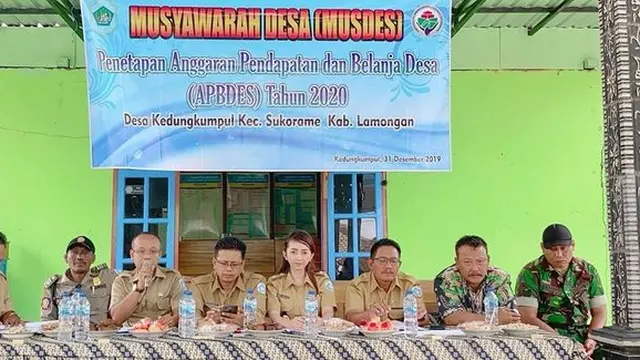Jadi Kepala Desa, Ini 6 Pesona Angely Emitasari saat Kenakan Seragam Dinas