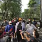 Ketua Umum Partai Golkar Airlangga Hartarto dan Ketua Umum Partai Kebangkitan Bangsa (PKB) Muhaimin Iskandar terpantau jalan pagi bersama di kawasan SCBD Jakarta. (Liputan6.com/Muhammad Radityo Priyasmoro)