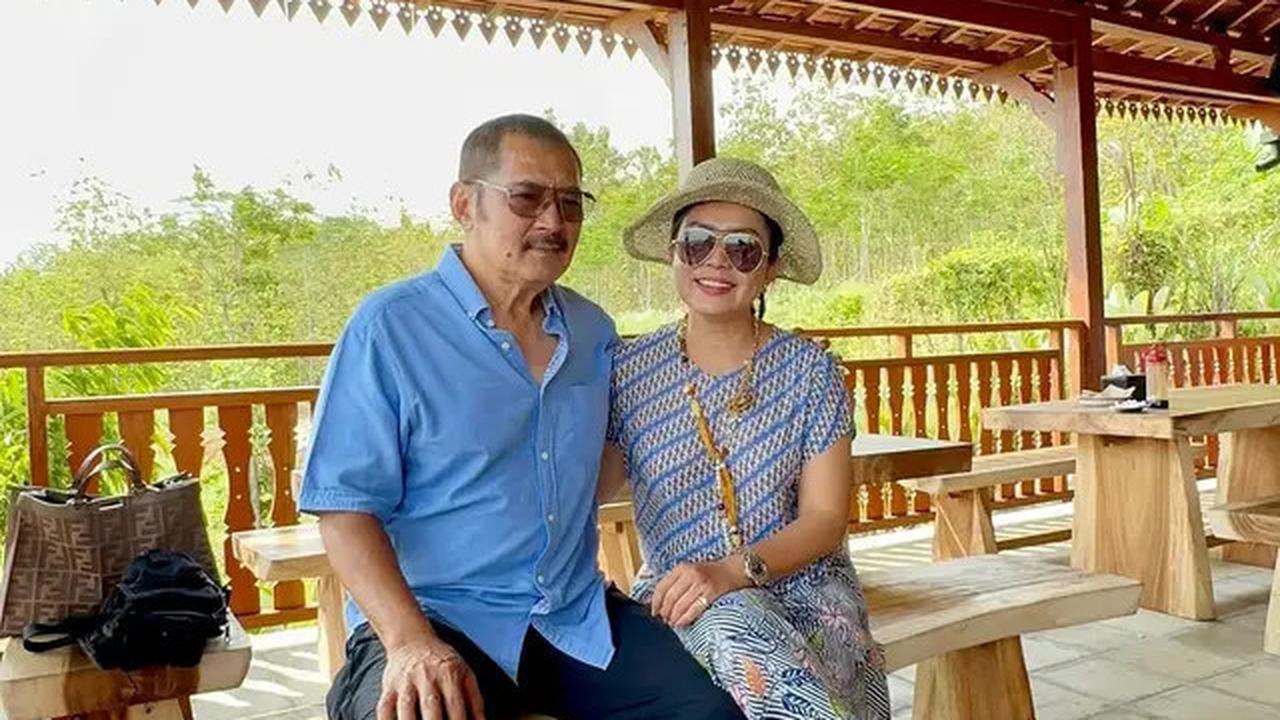 6 Potret Mayangsari dan Bambang Trihatmodjo, Momen Panen Melon Pakai Sepatu Chanel Jadi Sorotan