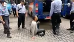 Dinas Sosial DKI menangkap seorang pengemis  dengan modus kaki buntung palsu di sebuah pasar.