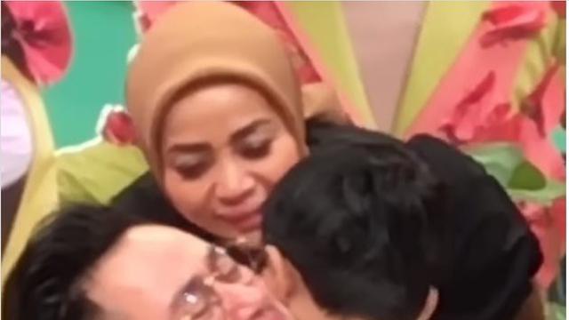 6 Momen Haru Nassar Bertemu Sang Putra, Rindu Usai 7 Tahun Tak Berjumpa