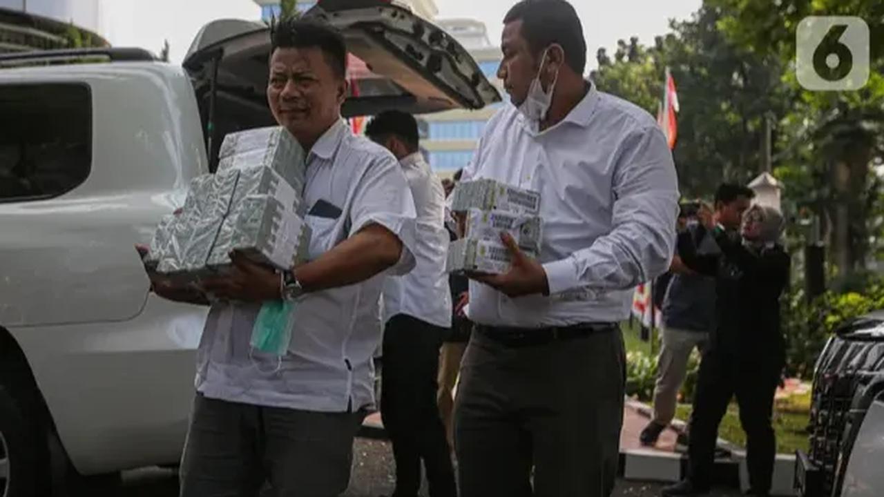 Penyidik Kejagung masih mendalami sosok pemberi dan status uang Rp27 miliar tersebut apakah berkaitan dengan perkara korupsi BTS Kominfo atau tidak.