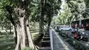 Suasana di trotoar kawasan Lapangan Banteng, Jakarta, Senin (7/9/2020). Pemkot Jakarta Pusat menyiapkan 9 titik untuk kios usaha kecil dan menengah (UKM) di trotoar guna memfasilitasi pejalan kaki. (merdeka.com/Iqbal S. Nugroho)