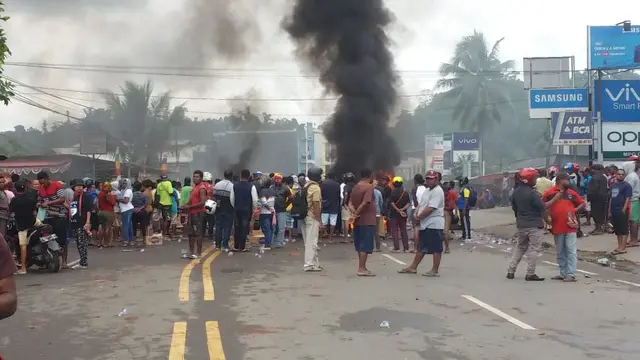 Massa Aksi di Manokwari