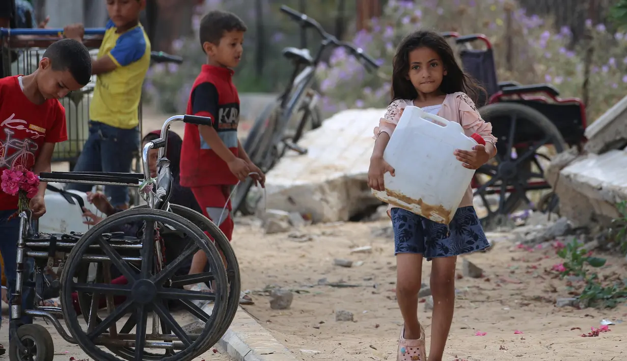 Lebih dari 5.100 anak usia enam bulan hingga lima tahun dirawat karena kekurangan gizi akut hanya dalam bulan Mei. (Eyad BABA/AFP)